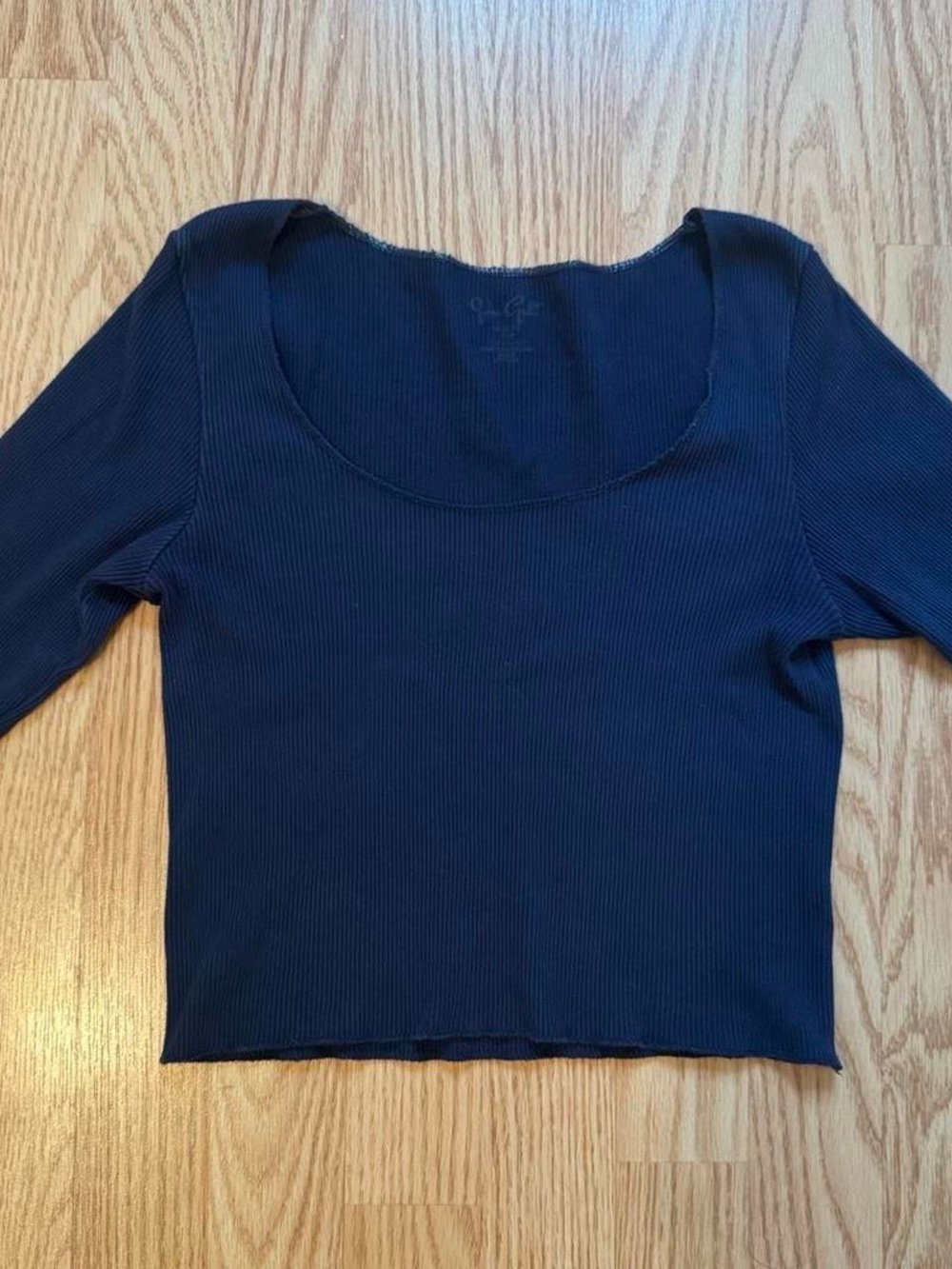 Brandy Melville Navy Ribbed Scoop-Neck Crop Top - Picture 2 of 4